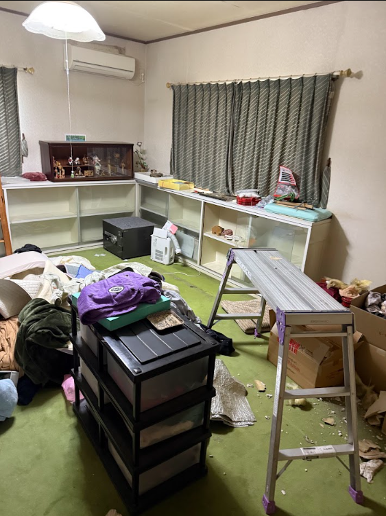 残置物撤去前の部屋の様子
